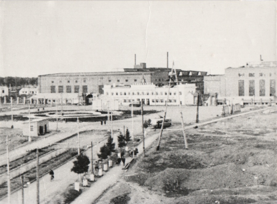 Так заводская проходная выглядела в 1949 году. Так заводская проходная выглядела в 1949 году.