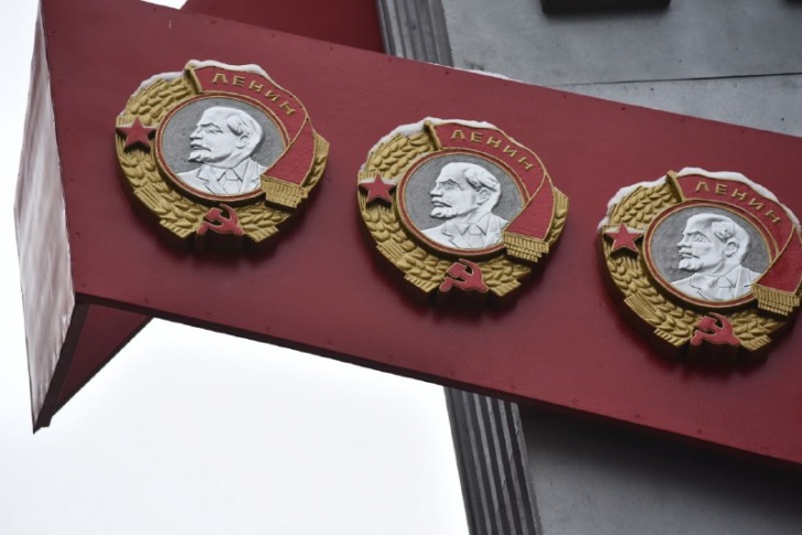 Памятник открыли члены Ордена Октябрьской революции