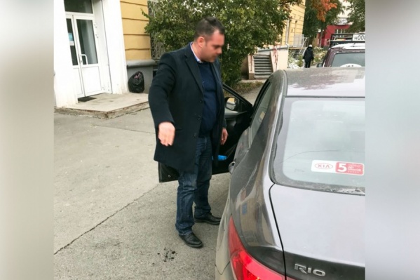 Читатель 74.ru сфотографировал одного из торговцев поддельными бензогенераторами Читатель 74.ru сфотографировал одного из торговцев поддельными бензогенераторами