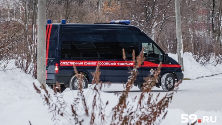 В подъезде жилого дома в Лысьве нашли тело 44-летней женщины