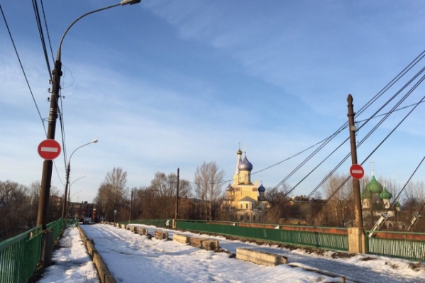 Мост через Которосль сейчас закрыт для проезда Мост через Которосль сейчас закрыт для проезда