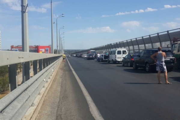 Водители вынуждены выбирать объездные пути Водители вынуждены выбирать объездные пути