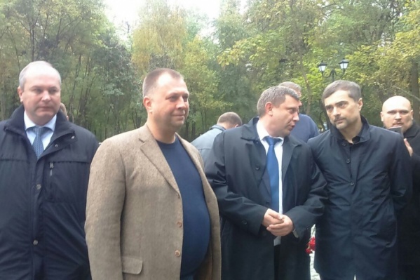 Александр Захарченко и Владислав Сурков готовятся открыть памятник «Героям Донбасса» Александр Захарченко и Владислав Сурков готовятся открыть памятник «Героям Донбасса»