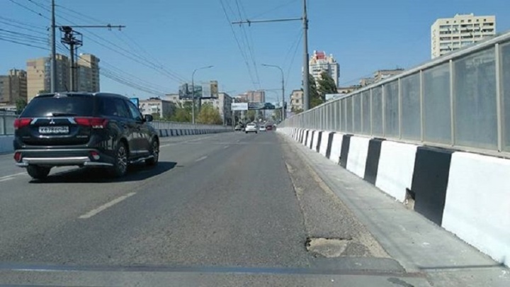 Отремонтированный Комсомольский мост в Волгограде покрылся ямами
