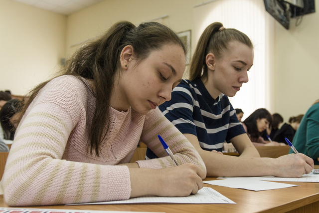Первый экзамен выпускники напишут 28 мая Первый экзамен выпускники напишут 28 мая
