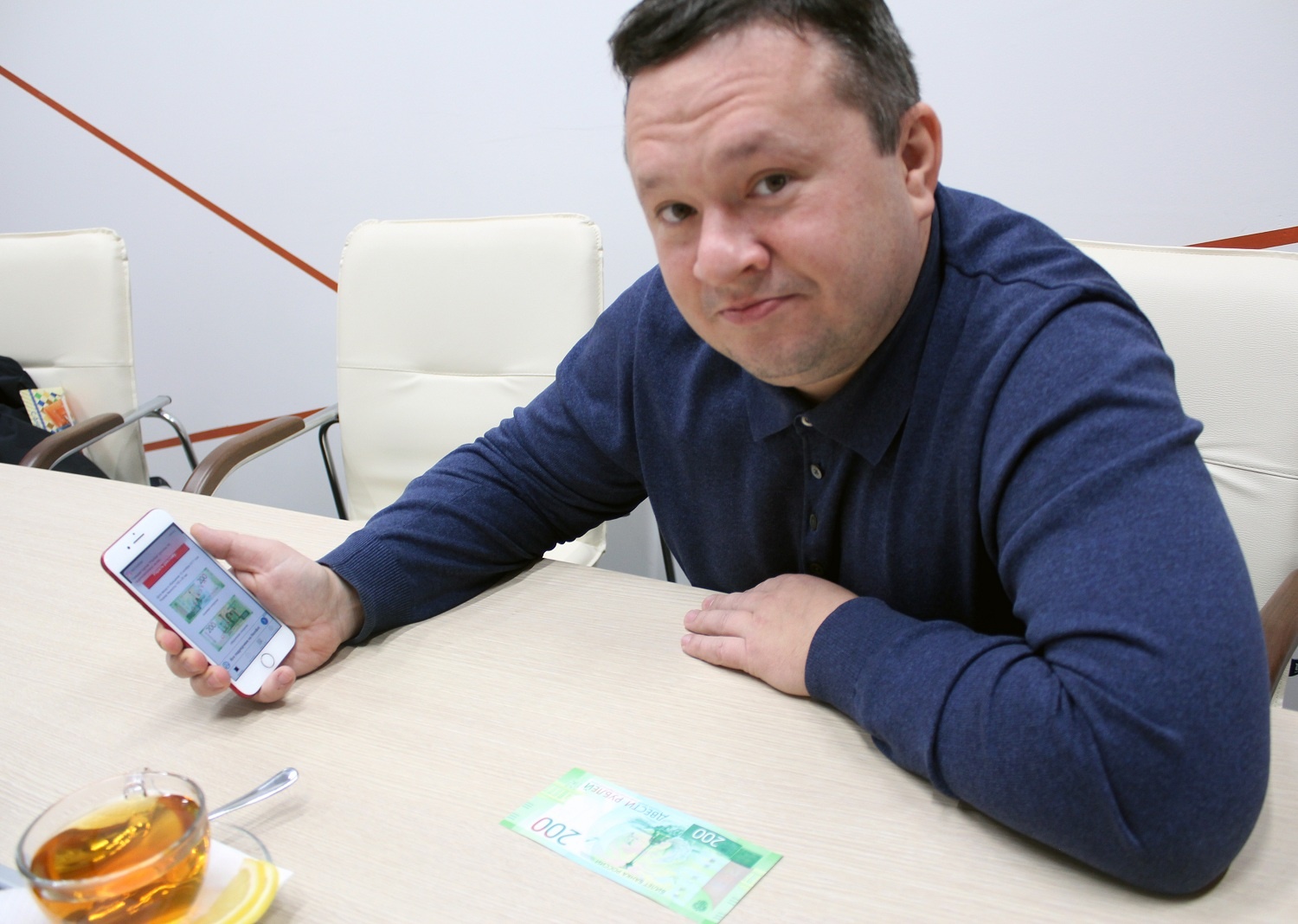 Мы просканировали на банкноте QR-код — по нему можно узнать номинал купюры и её историю Мы просканировали на банкноте QR-код — по нему можно узнать номинал купюры и её историю