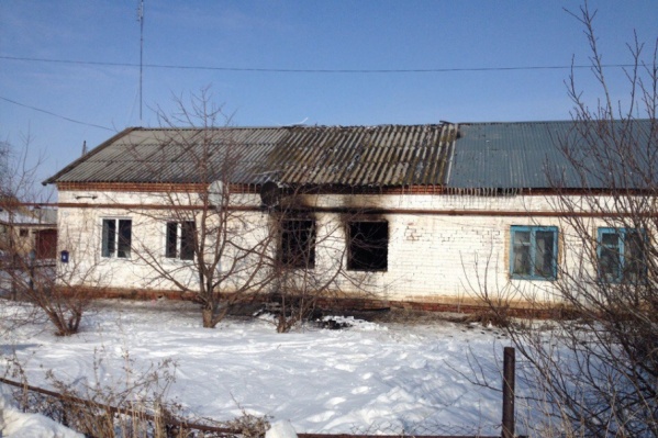 В доме проживали три семьи В доме проживали три семьи