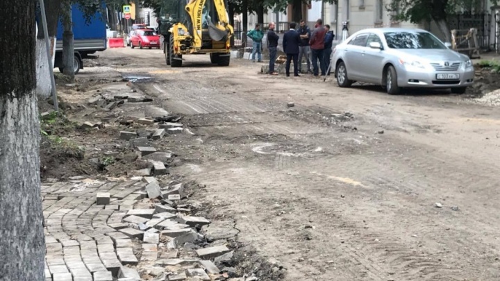 Автомобилисты потребовали оставить парковочные карманы в центре Ярославля