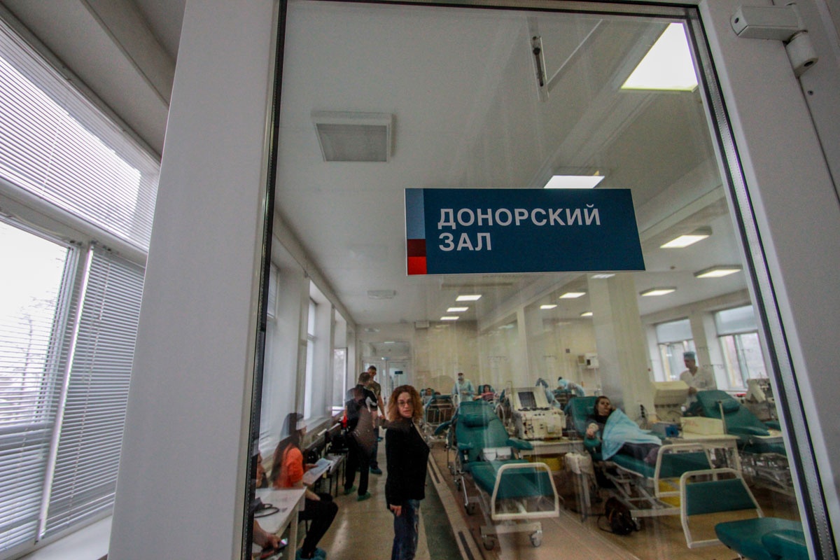Донором крови может стать совершеннолетний гражданин РФ, не имеющий противопоказаний Донором крови может стать совершеннолетний гражданин РФ, не имеющий противопоказаний