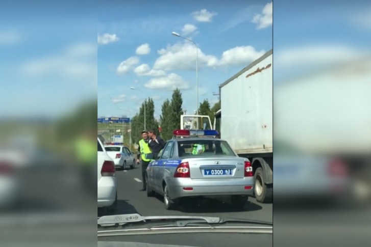 Машину заблокировали Машину заблокировали