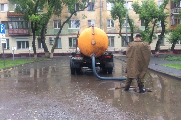 В прошедшие сутки в городе работали более 20 единиц откачивающей техники В прошедшие сутки в городе работали более 20 единиц откачивающей техники