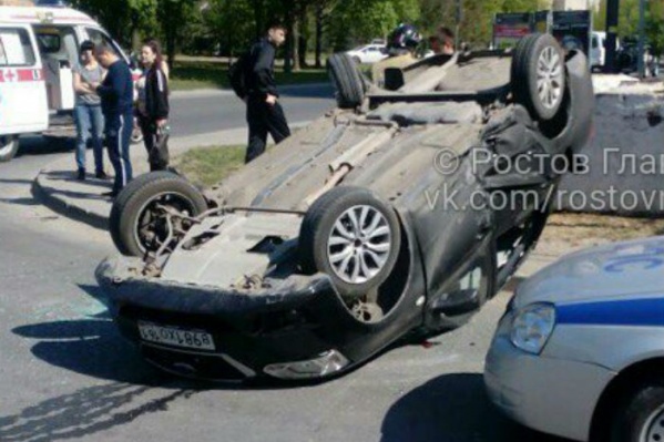 Datsun опрокинулся после того, как водитель «Шевроле» не уступил дорогу Datsun опрокинулся после того, как водитель «Шевроле» не уступил дорогу