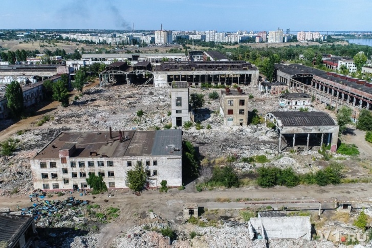 От Волгоградского тракторного завода остались лишь название и развалины От Волгоградского тракторного завода остались лишь название и развалины