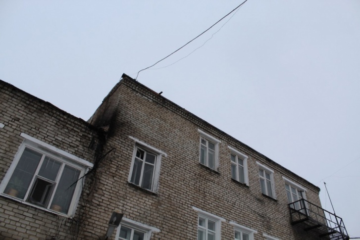 В колонии от огня пострадала крыша административного корпуса