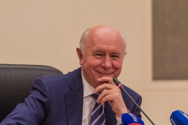Михаил Матвеев утверждает, что область будет доплачивать к пенсии губернатора 100 тысяч рублей Михаил Матвеев утверждает, что область будет доплачивать к пенсии губернатора 100 тысяч рублей