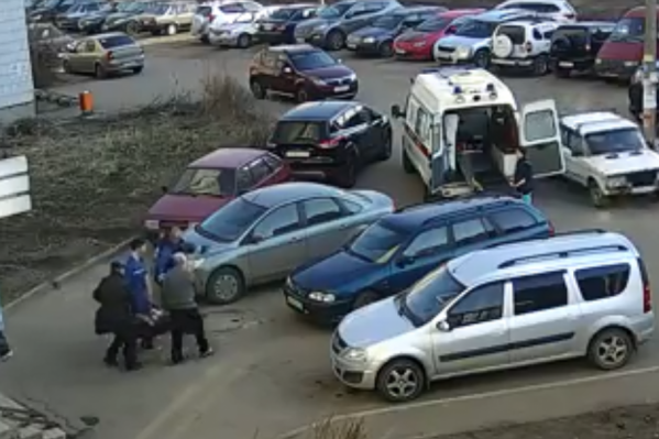 Нелегко приходится врачам скорой помощи Нелегко приходится врачам скорой помощи