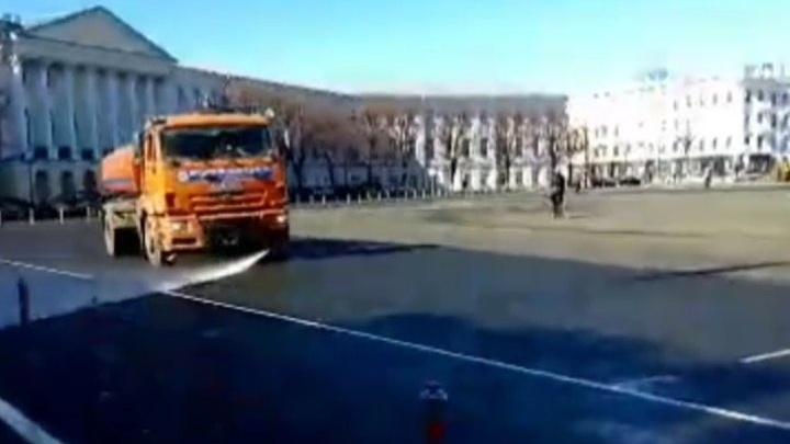 В Ярославле пикетчиков против московского мусора облили водой