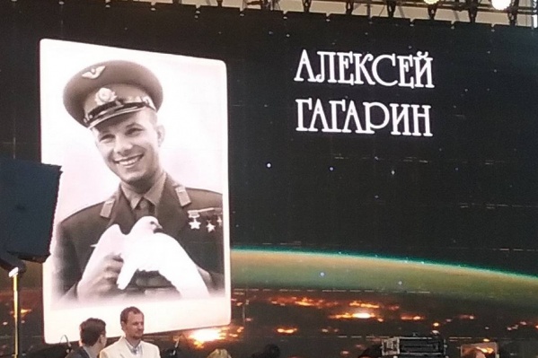 Ошибка организаторов вылезла на экран на главной сцене Ошибка организаторов вылезла на экран на главной сцене