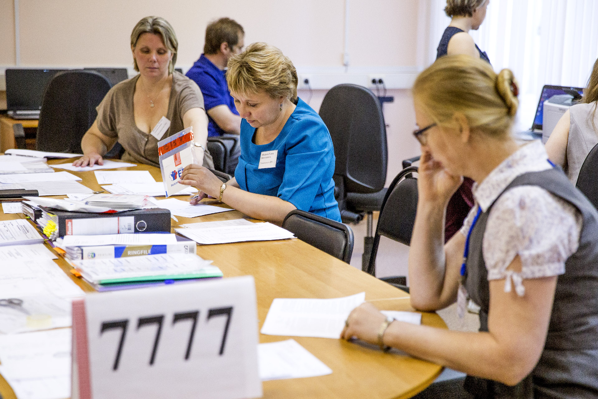 Все документы потом собирает специальная комиссия Все документы потом собирает специальная комиссия