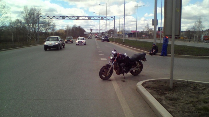 В Перми водитель «Лады» столкнулась с мотоциклистом без прав