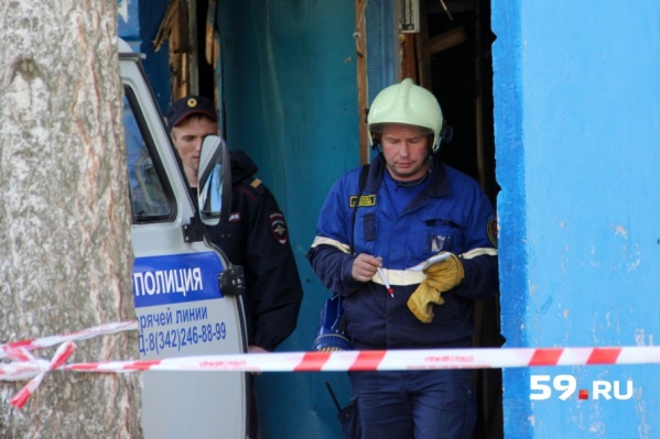 Дом до сих пор оцеплен Дом до сих пор оцеплен