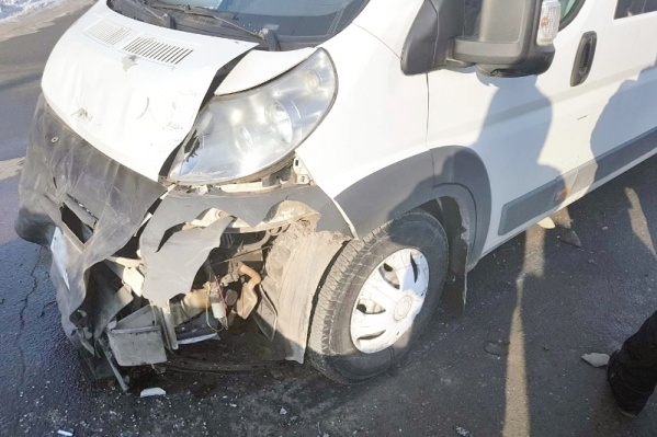 Бампер Citroen раскололся на куски Бампер Citroen раскололся на куски
