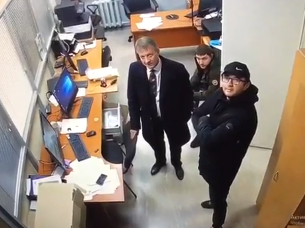 На фото - справа Андрей Солнышкин