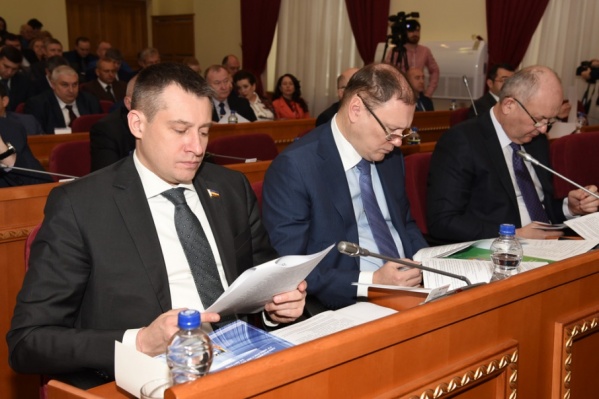 В Заксобрании пояснили, что гаджеты нужны депутатам для «государственных нужд» В Заксобрании пояснили, что гаджеты нужны депутатам для «государственных нужд»