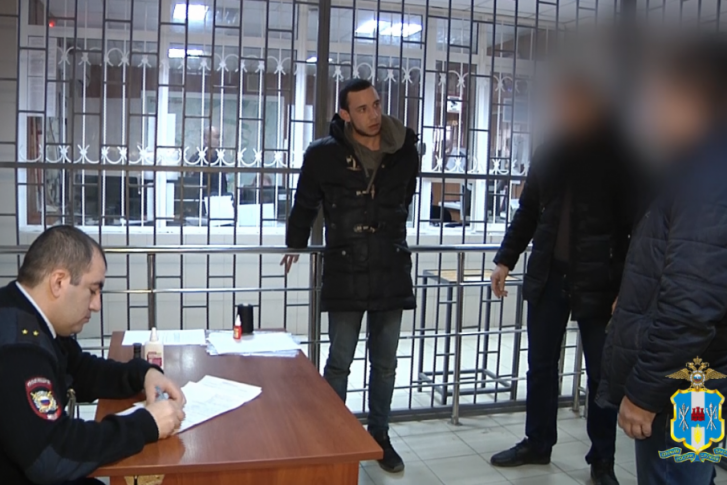 В Ростове задержали 22-летнего «закладчика» с полными карманами наркотиков