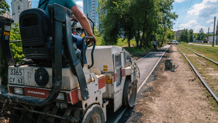 В Самаре рабочие начали строить тротуар в Постниковом овраге