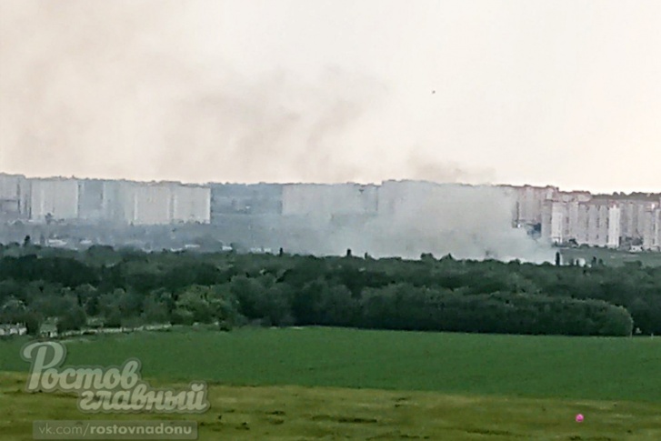 В районе Суворовского горит мусор