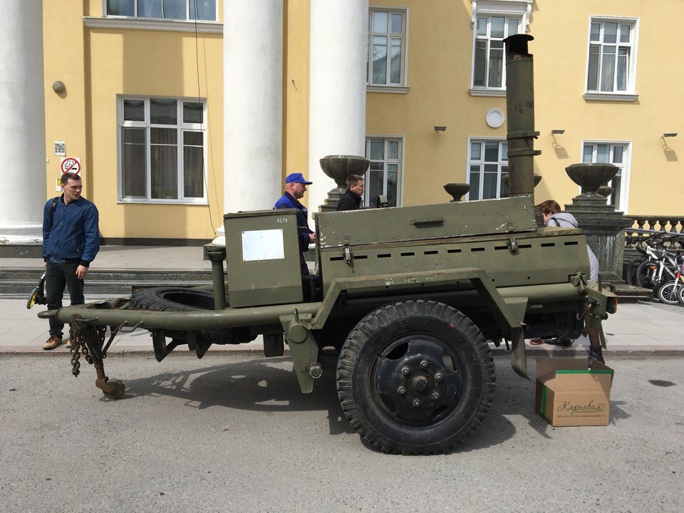Наша коллега солдатское кушанье уже попробовала и осталась очень довольна Наша коллега солдатское кушанье уже попробовала и осталась очень довольна