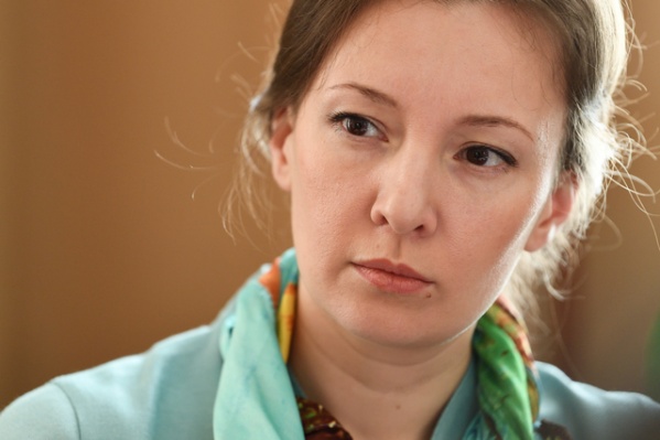 По мнению Анны Кузнецовой важны, прежде всего, меры поддержки одиноких мам, а не законодательные преграды По мнению Анны Кузнецовой важны, прежде всего, меры поддержки одиноких мам, а не законодательные преграды