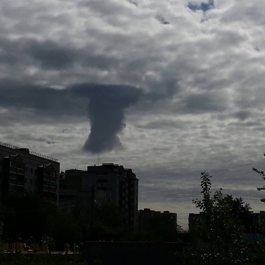 — Какое-то странное явление сегодня в небе... — написала в соцсетях тюменка — Какое-то странное явление сегодня в небе... — написала в соцсетях тюменка