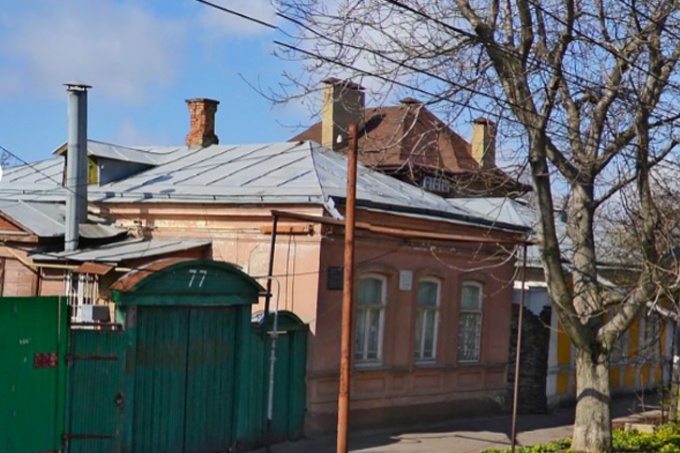 В этом доме Чехов жил в 1874–1879 годах