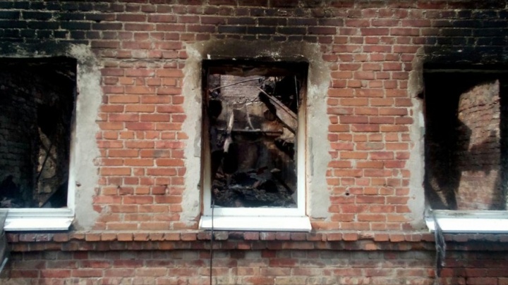 Блогер Варламов раскритиковал чиновников Ростова, запретивших строительство на месте сгоревших домов
