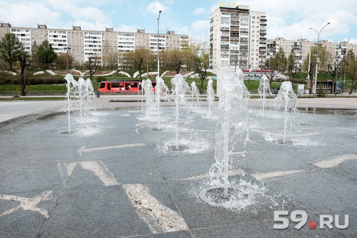 В Перми действует 13 фонтанов. Самый большой и современный из них – театральный фонтан возле Театра-Театра