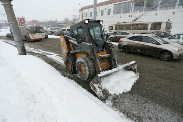 За сутки из города вывезли 1600 тонн снега За сутки из города вывезли 1600 тонн снега