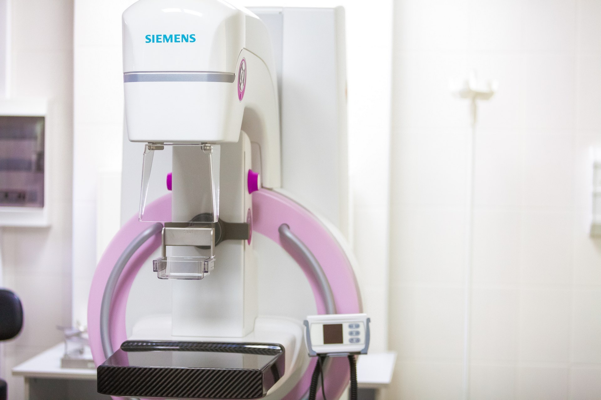 Новый маммограф — низкодозовый, поэтому врачи смогут делать столько исследований пациентам, сколько это необходимо
