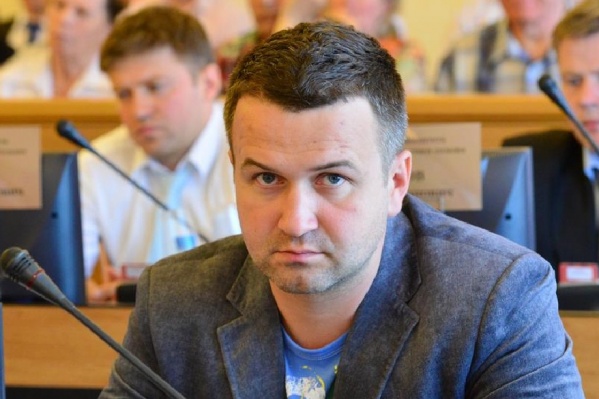 Депутат требует с депутата миллионы рублей Депутат требует с депутата миллионы рублей