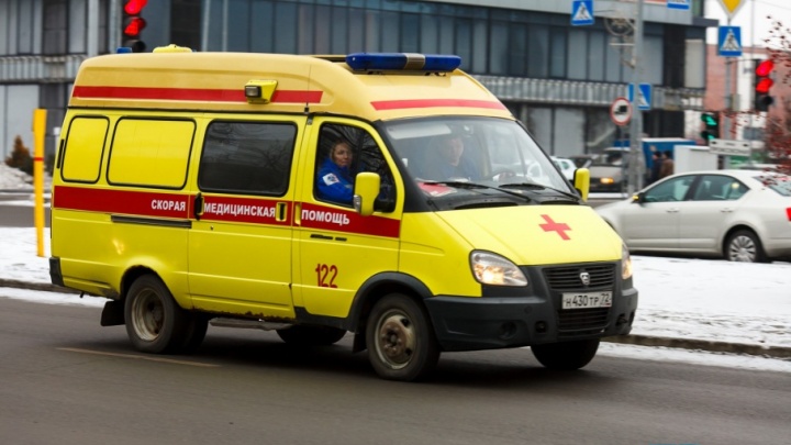 За час в Тюмени под колеса автомобилей попали два ребенка