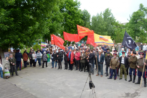 На митинг против добычи никеля пришли от ста до двухсот человек На митинг против добычи никеля пришли от ста до двухсот человек