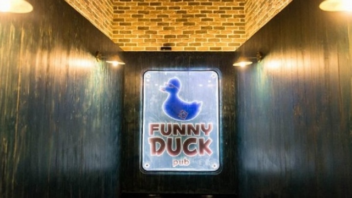 В центре Екатеринбурга закрылся известный бар Funny Duck, который продавали за 50 миллионов
