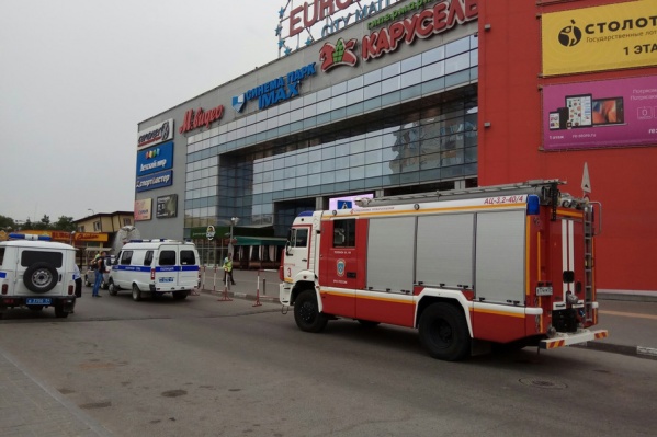 Здание пришлось покинуть персоналу и посетителям Здание пришлось покинуть персоналу и посетителям