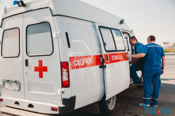 Детей с места аварии увезла скорая Детей с места аварии увезла скорая