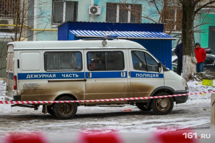 Полицейские поймали вора и привезли в отдел Полицейские поймали вора и привезли в отдел