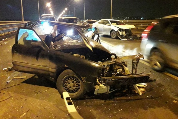 Страшная авария парализовала движение на мосту Страшная авария парализовала движение на мосту