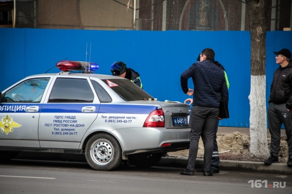 Преступников задержали сотрудники ДПС, когда те пытались скрыться на своей машине Преступников задержали сотрудники ДПС, когда те пытались скрыться на своей машине