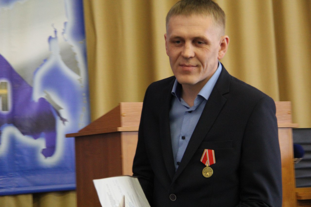 Машинист Евгений спас из пожара семью с тремя детьми Машинист Евгений спас из пожара семью с тремя детьми