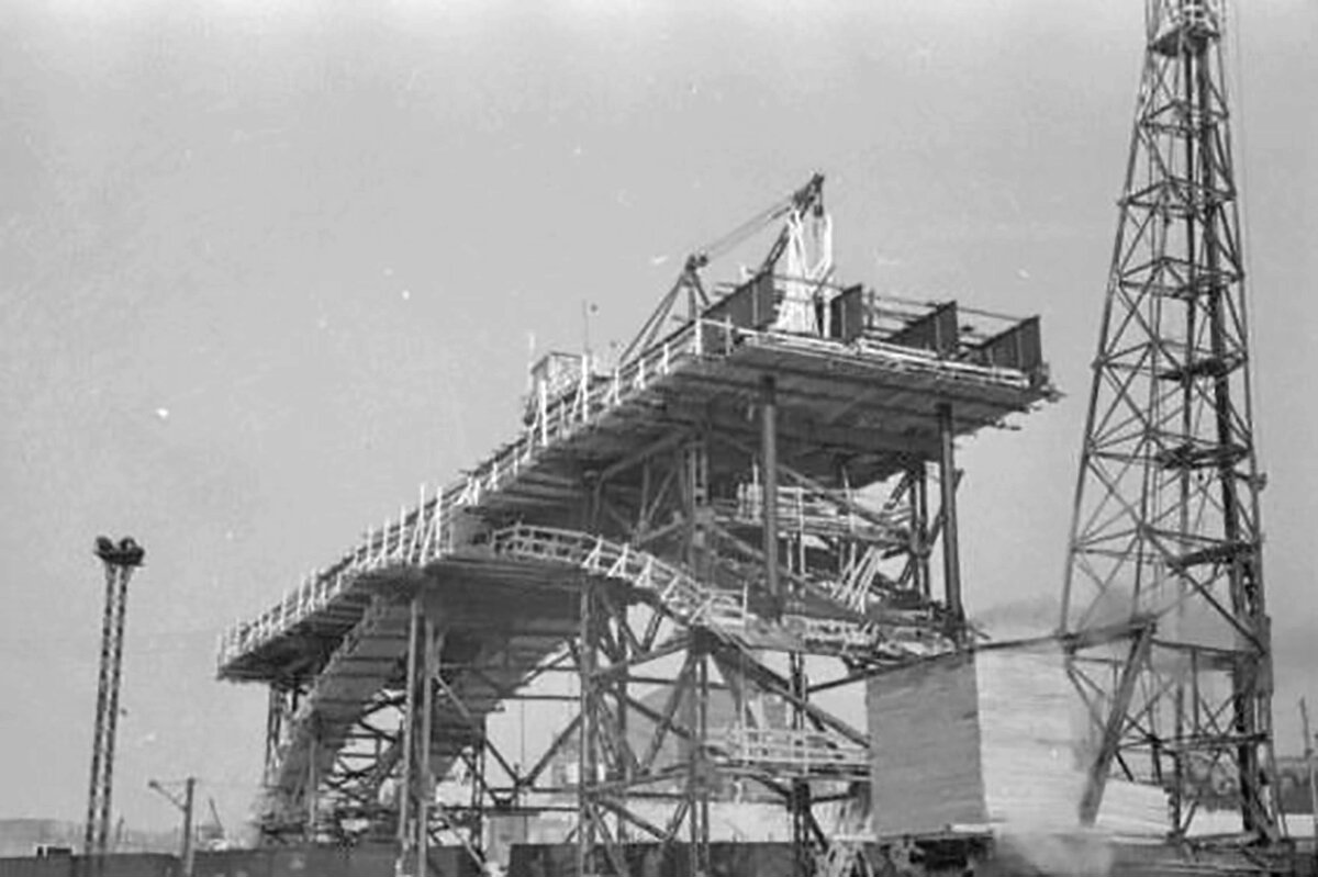 Мост через Самару в створе улицы Главной достроили в 1954 году Мост через Самару в створе улицы Главной достроили в 1954 году